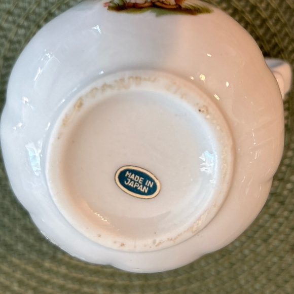 Vintage Petticoats and Pantaloons Under The Umbrella creamer foil Made in Japan - Picture 5 of 8